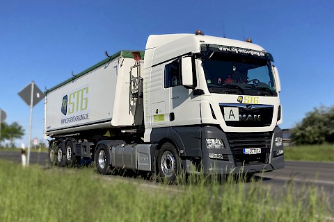 Fahrzeug des Transportunternehmens STG in Leipzig