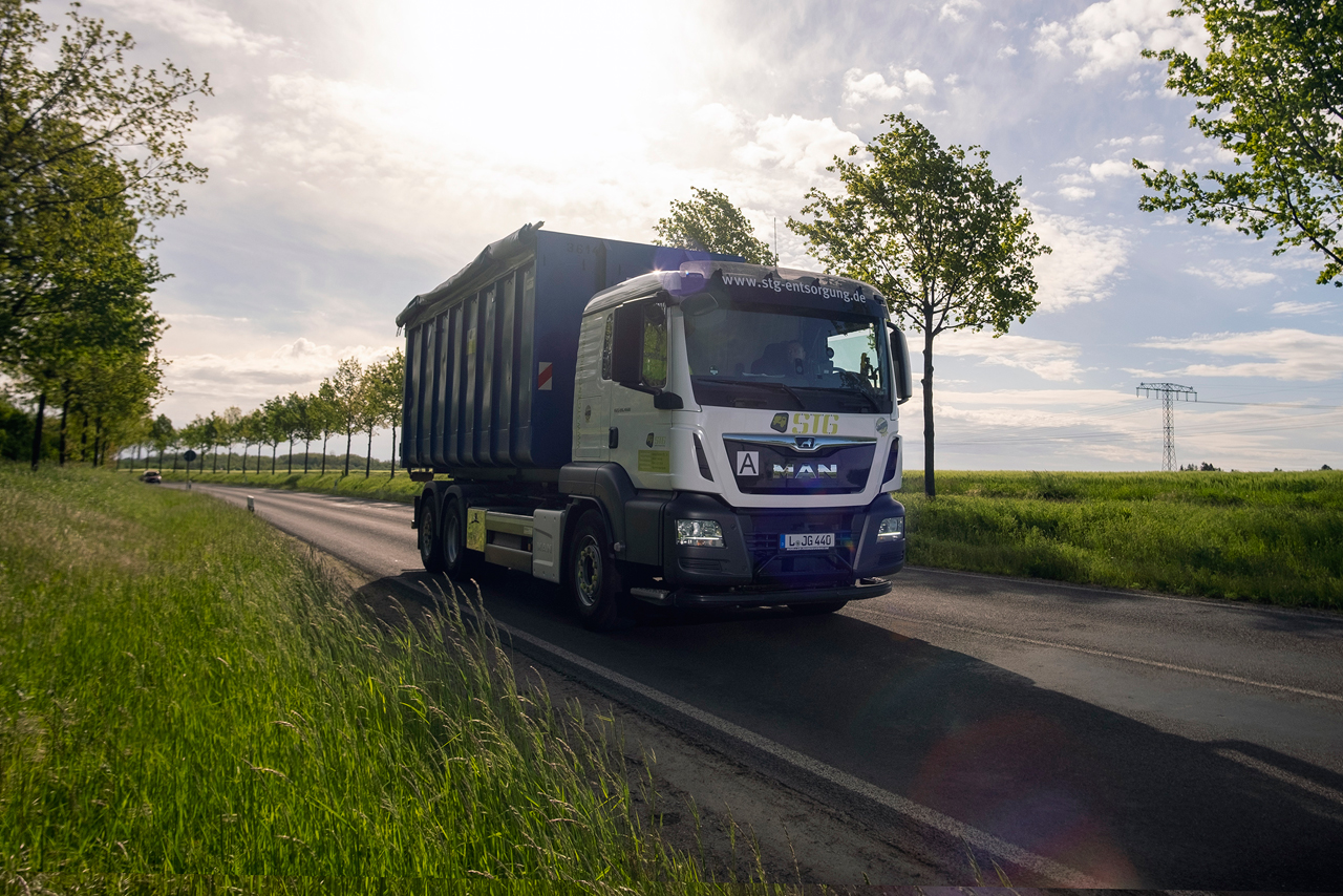 STG Entsorgung Leipzig Containerfahrzeug gross